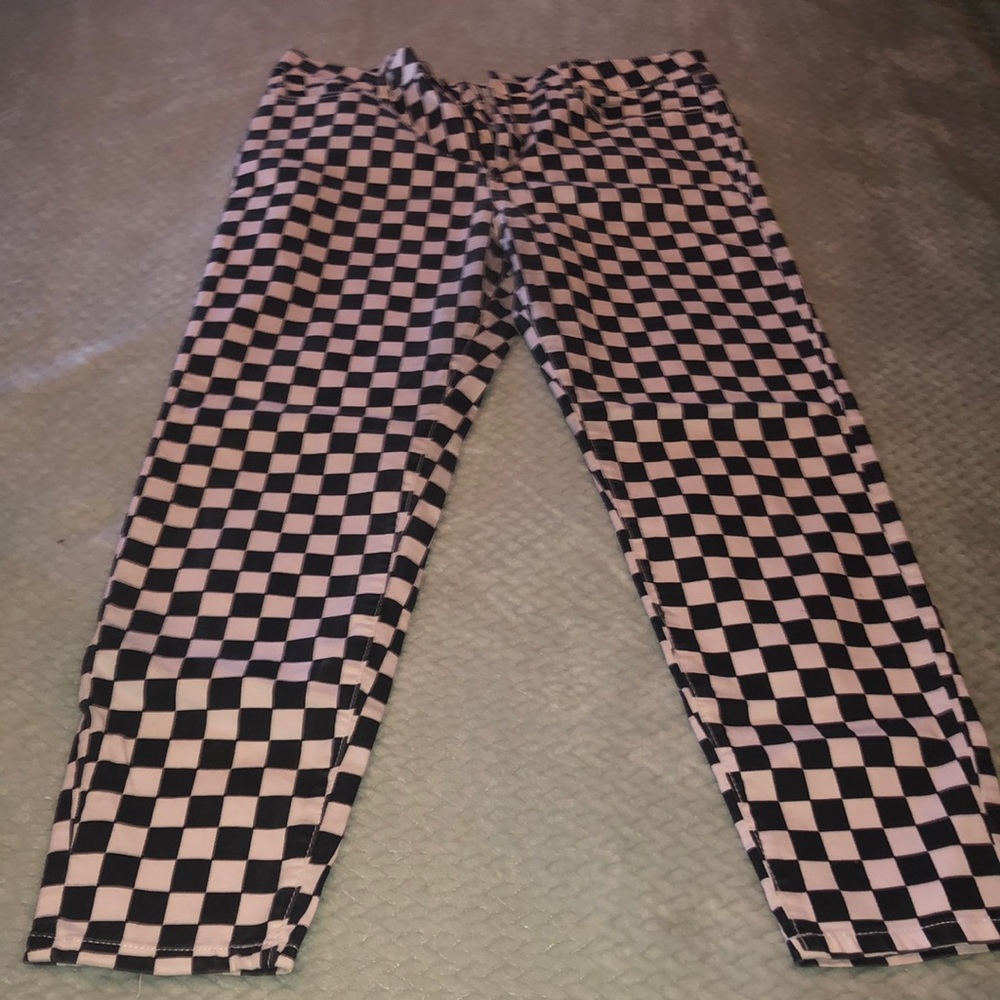 Woman black and white stylish pants, Good condition.pre own